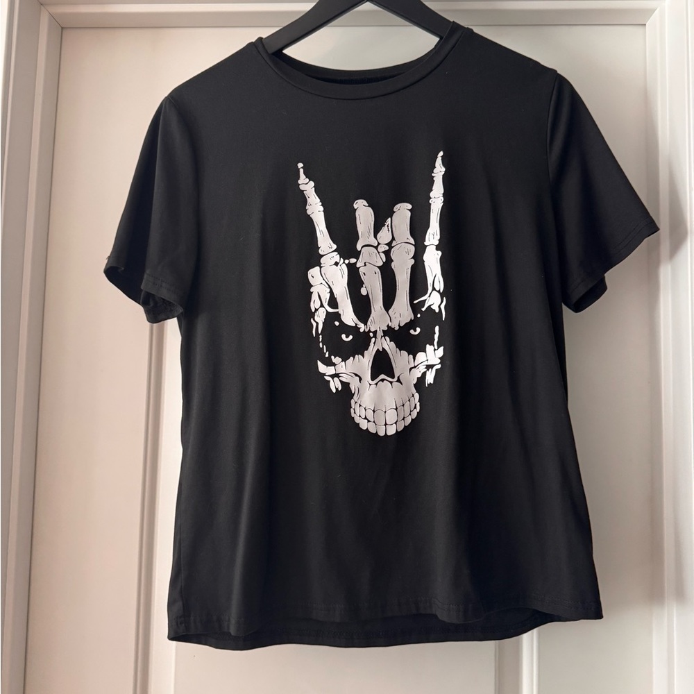 SHEIN Black Skull Graphic Tee